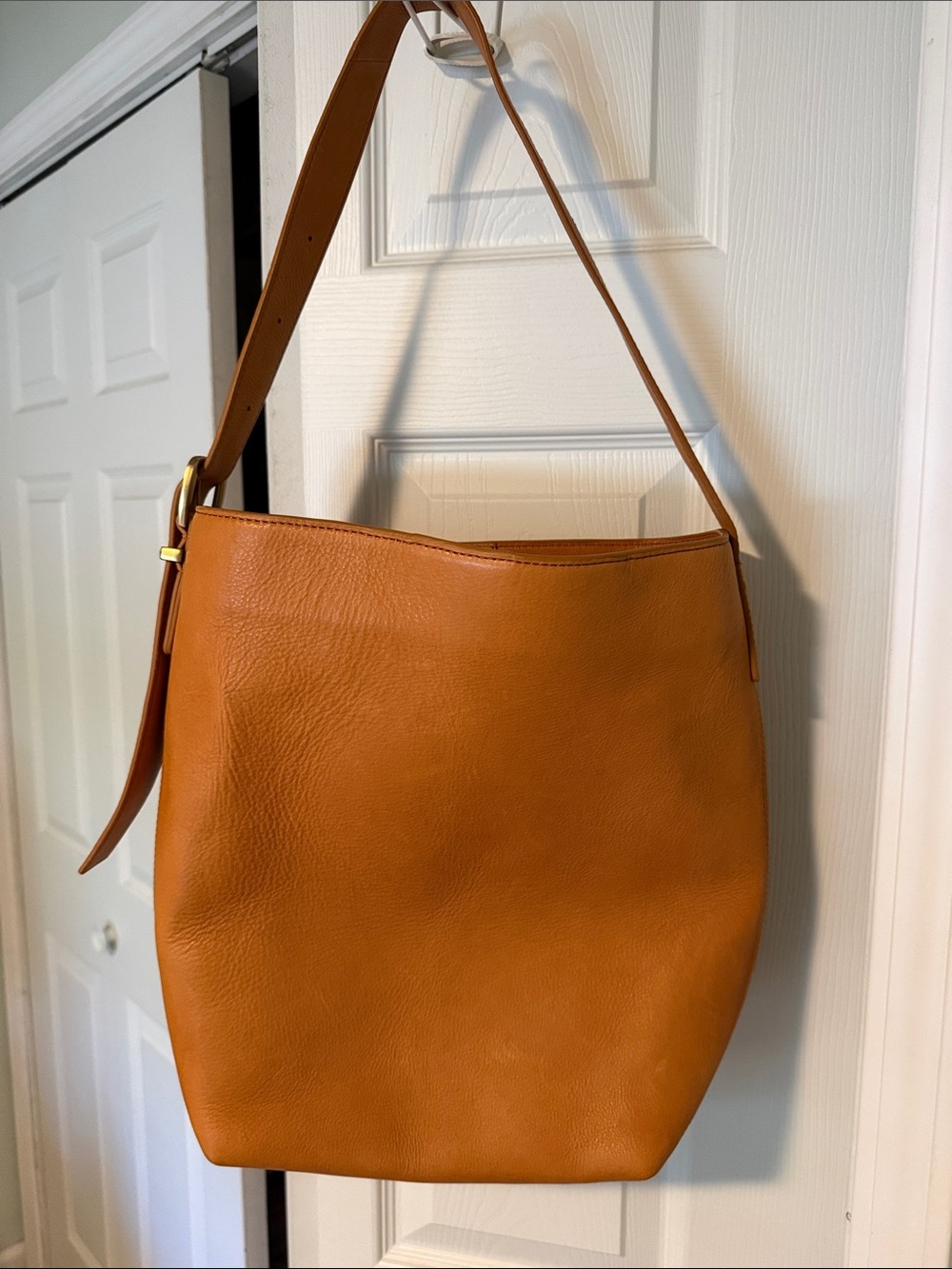 Tan bucket bag, 100% leather